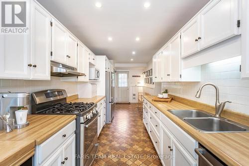 356 Grenville Avenue, Orillia, ON - Indoor Photo Showing Kitchen With Double Sink With Upgraded Kitchen