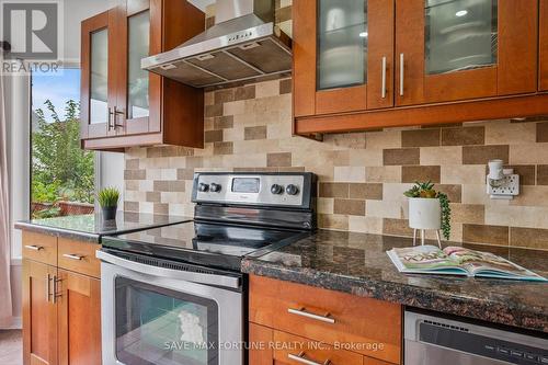 29 Binder Twine Trail, Brampton (Fletcher'S Creek Village), ON - Indoor Photo Showing Kitchen