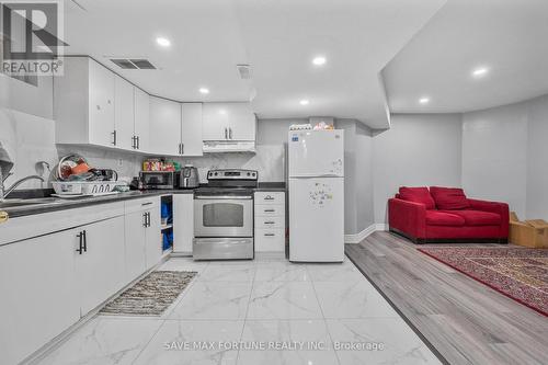 29 Binder Twine Trail, Brampton (Fletcher'S Creek Village), ON - Indoor Photo Showing Kitchen