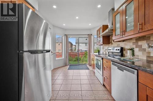 29 Binder Twine Trail, Brampton (Fletcher'S Creek Village), ON - Indoor Photo Showing Kitchen