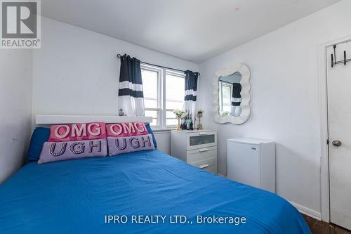 28 Gravenhurst Avenue, Toronto (Downsview-Roding-Cfb), ON - Indoor Photo Showing Bedroom