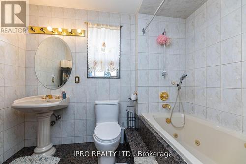 28 Gravenhurst Avenue, Toronto (Downsview-Roding-Cfb), ON - Indoor Photo Showing Bathroom