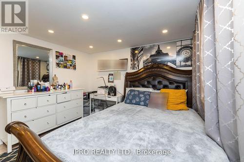 28 Gravenhurst Avenue, Toronto (Downsview-Roding-Cfb), ON - Indoor Photo Showing Bedroom