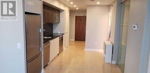 705 - 85 Queens Wharf Road, Toronto (Waterfront Communities), ON - Indoor Photo Showing Kitchen