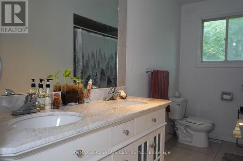 17 Woodland Road, Amaranth, ON - Indoor Photo Showing Bathroom