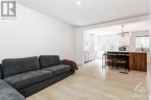 1114 Des Ormes Street, Clarence-Rockland, ON - Indoor Photo Showing Living Room