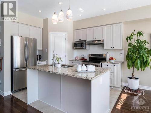 800 Fletcher Circle, Ottawa, ON - Indoor Photo Showing Kitchen With Upgraded Kitchen