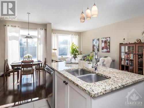 800 Fletcher Circle, Ottawa, ON - Indoor Photo Showing Kitchen With Double Sink