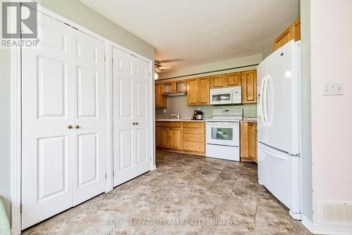 833 Heritage Drive, Montague, ON - Indoor Photo Showing Kitchen