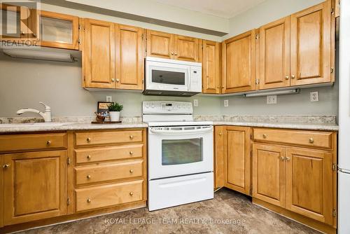 833 Heritage Drive, Montague, ON - Indoor Photo Showing Kitchen