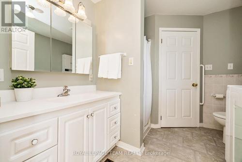 833 Heritage Drive, Montague, ON - Indoor Photo Showing Bathroom