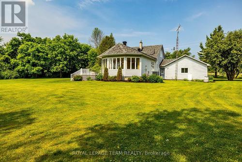 833 Heritage Drive, Montague, ON - Outdoor