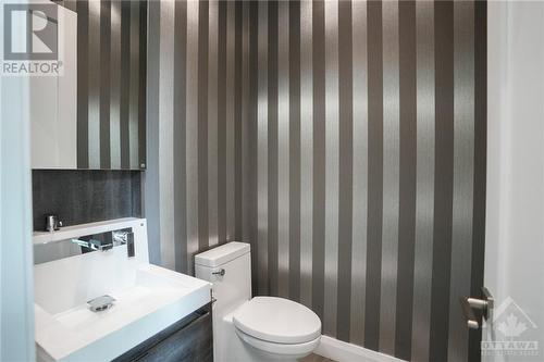 458 Tweedsmuir Avenue, Ottawa, ON - Indoor Photo Showing Bathroom