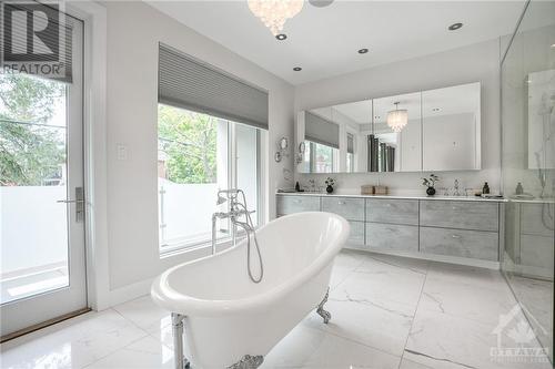 458 Tweedsmuir Avenue, Ottawa, ON - Indoor Photo Showing Bathroom