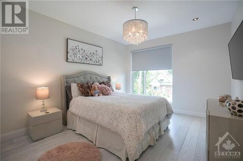 458 Tweedsmuir Avenue, Ottawa, ON - Indoor Photo Showing Bedroom