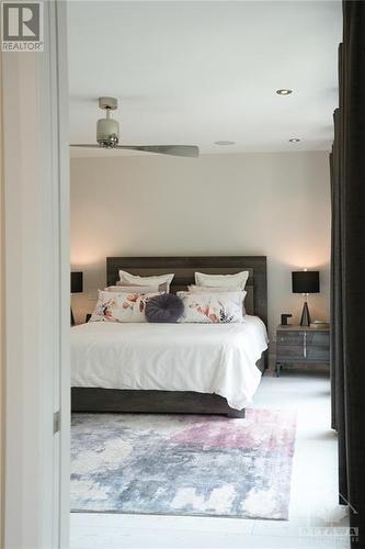 458 Tweedsmuir Avenue, Ottawa, ON - Indoor Photo Showing Bedroom