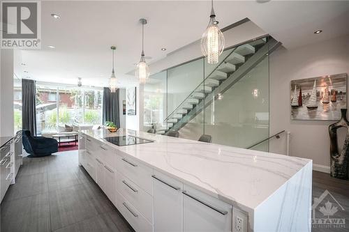 458 Tweedsmuir Avenue, Ottawa, ON - Indoor Photo Showing Kitchen With Upgraded Kitchen