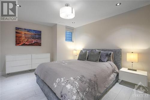 458 Tweedsmuir Avenue, Ottawa, ON - Indoor Photo Showing Bedroom