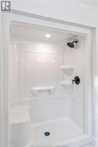 76 Adrienne Street, Dieppe, NB - Indoor Photo Showing Bathroom