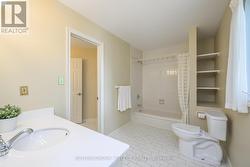 Primary bedroom ensuite - 