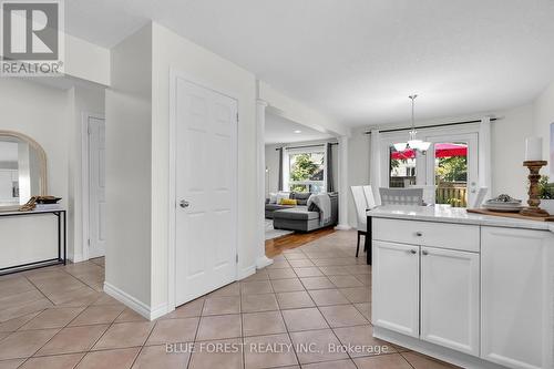 6628 Beattie Street, London, ON - Indoor Photo Showing Kitchen