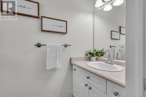 6628 Beattie Street, London, ON - Indoor Photo Showing Bathroom