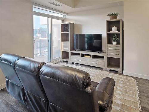 2093 Fairview Street|Unit #201, Burlington, ON - Indoor Photo Showing Living Room