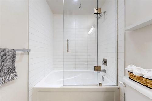 2093 Fairview Street|Unit #201, Burlington, ON - Indoor Photo Showing Bathroom