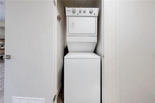 Ensuite laundry - 2093 Fairview Street|Unit #201, Burlington, ON - Indoor Photo Showing Laundry Room