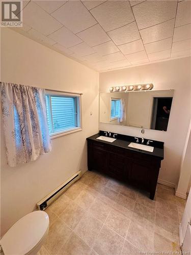 112 Charles Street, Woodstock, NB - Indoor Photo Showing Bathroom