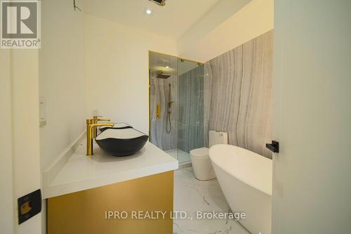 2970A Bayview Avenue, Toronto (Willowdale East), ON - Indoor Photo Showing Bathroom