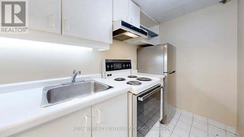 713 - 711 Bay Street, Toronto (Bay Street Corridor), ON - Indoor Photo Showing Kitchen