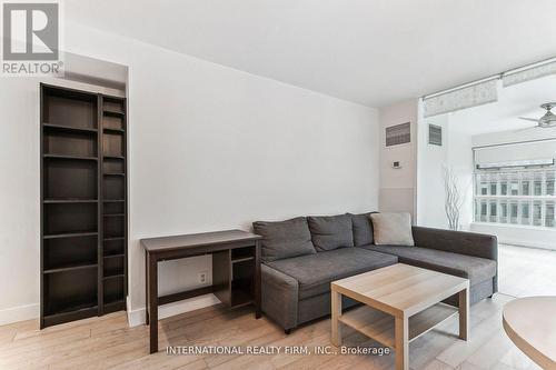 1404 - 50 Lombard Street, Toronto (Church-Yonge Corridor), ON - Indoor Photo Showing Living Room