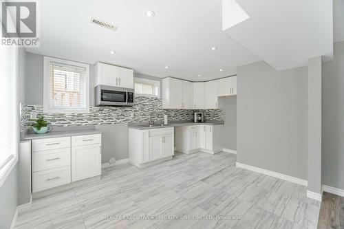 223 Caproni Drive, Vaughan (Maple), ON - Indoor Photo Showing Kitchen With Upgraded Kitchen