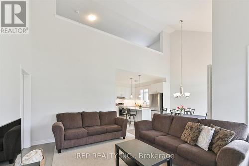 45 Overlea Drive, Brampton (Sandringham-Wellington), ON - Indoor Photo Showing Living Room