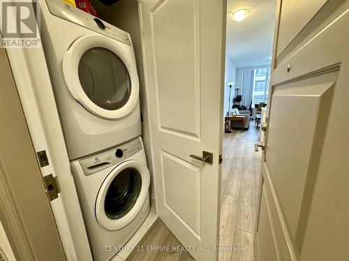 3004 - 36 Elm Drive, Mississauga, ON - Indoor Photo Showing Laundry Room