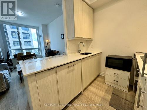 3004 - 36 Elm Drive, Mississauga, ON - Indoor Photo Showing Kitchen