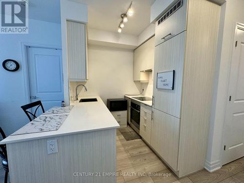 3004 - 36 Elm Drive, Mississauga, ON - Indoor Photo Showing Kitchen