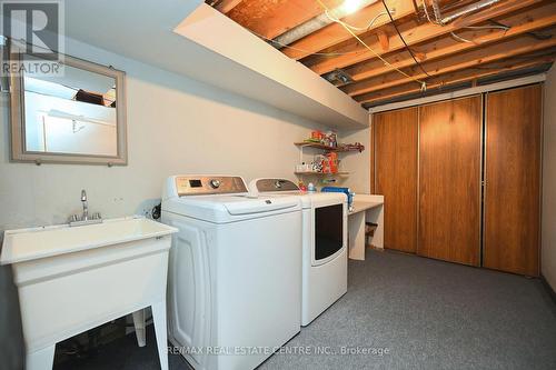 46 Berkshire Square, Brampton, ON - Indoor Photo Showing Laundry Room