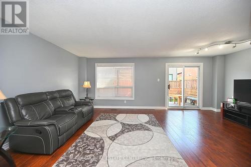 46 Berkshire Square, Brampton, ON - Indoor Photo Showing Living Room