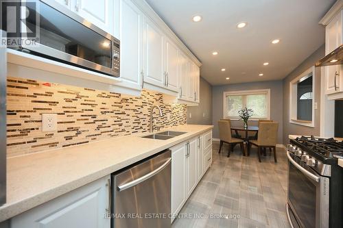 46 Berkshire Square, Brampton, ON - Indoor Photo Showing Kitchen With Double Sink With Upgraded Kitchen