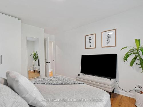 1034 20 Sideroad, Innisfil, ON - Indoor Photo Showing Bedroom