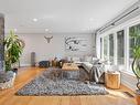 1034 20 Sideroad, Innisfil, ON  - Indoor Photo Showing Living Room 