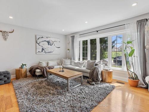 1034 20 Sideroad, Innisfil, ON - Indoor Photo Showing Living Room