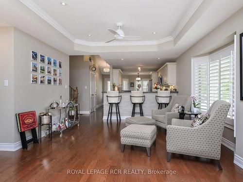 180 Ridge Way, New Tecumseth, ON - Indoor Photo Showing Living Room