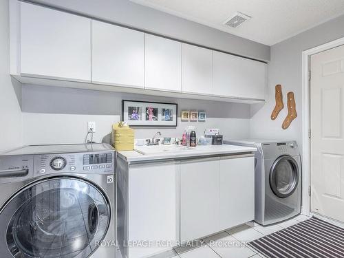 913 Tegal Pl, Newmarket, ON - Indoor Photo Showing Laundry Room