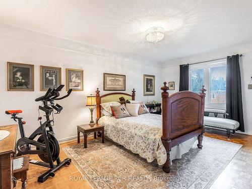 913 Tegal Pl, Newmarket, ON - Indoor Photo Showing Bedroom