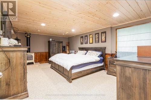 150 Wrenhaven Road, Kawartha Lakes, ON - Indoor Photo Showing Bedroom