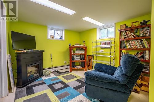 28 Jasper Avenue, Chatham, ON - Indoor With Fireplace