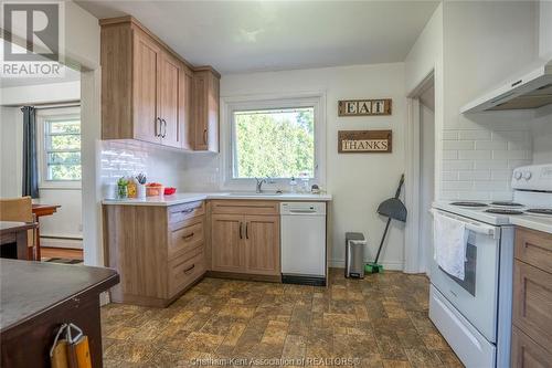 28 Jasper Avenue, Chatham, ON - Indoor Photo Showing Kitchen